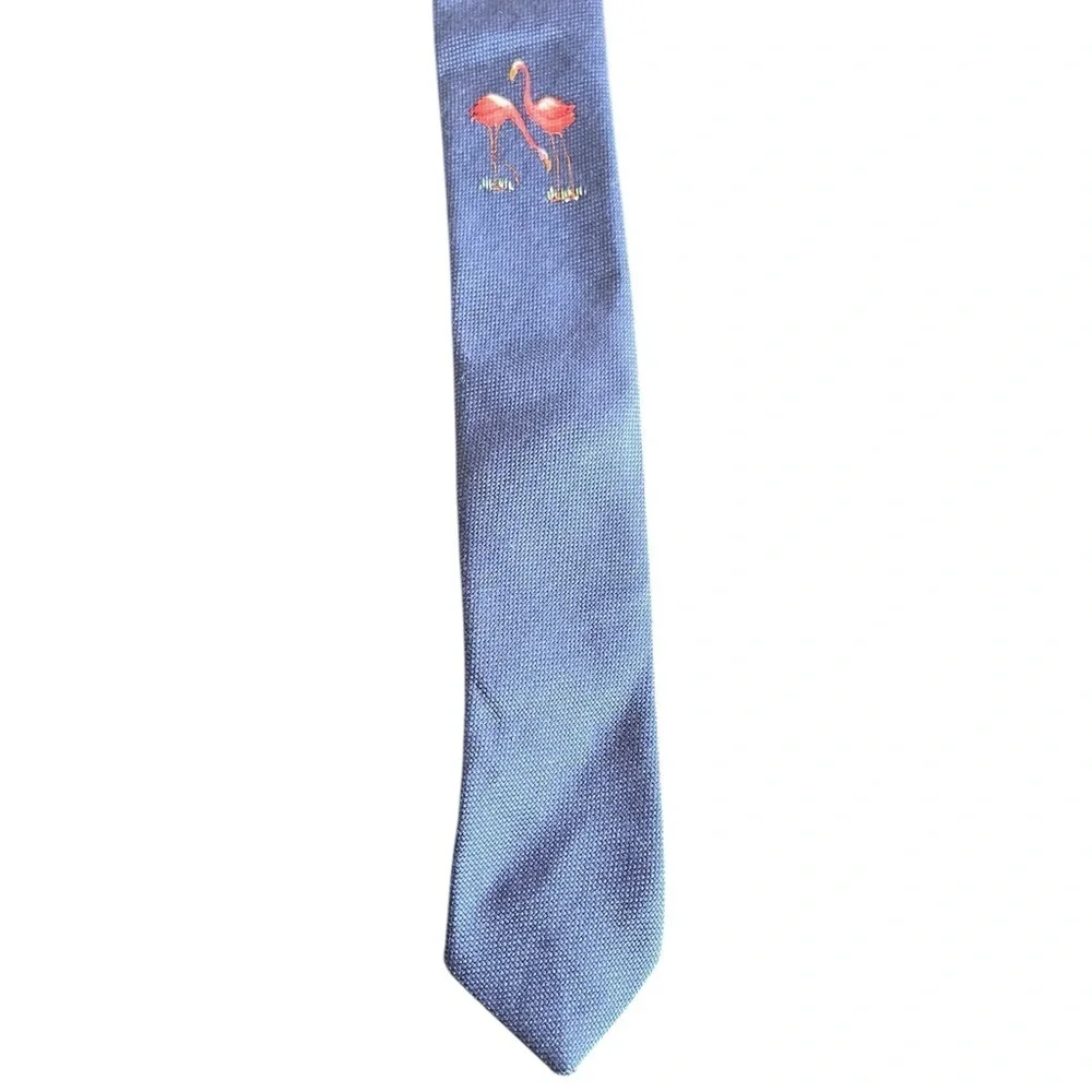 🦩🌴TOMMY BAHAMA Off Island SILK Blue Flamingo Patterned Tie. Awesome!